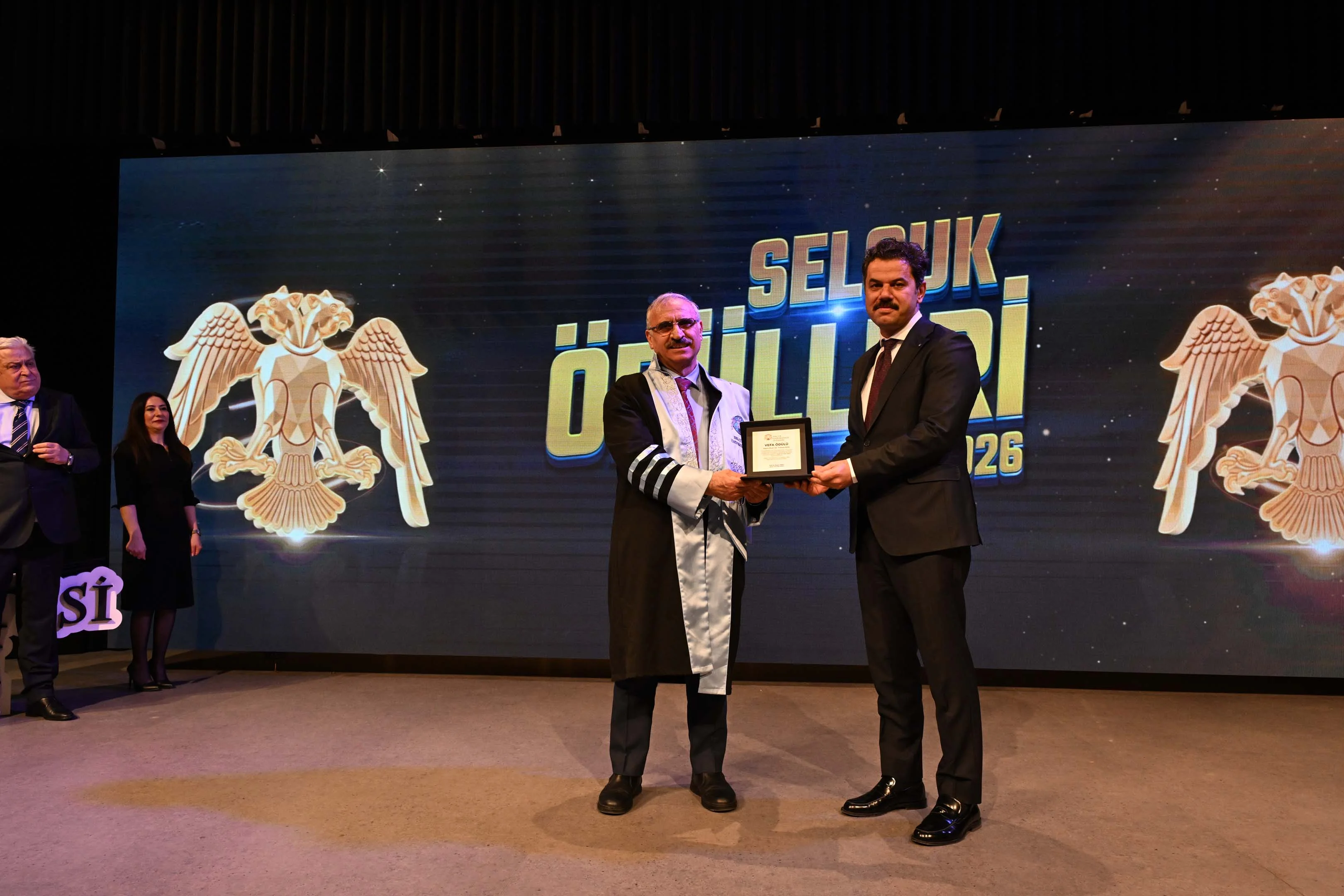 BAŞARI VE VEFA ÖDÜLLERİ: Selçuk Üniversitesinde başarıya katkı sağlayanlar onurlandırıldı.